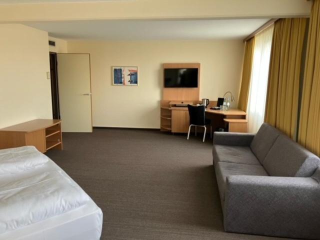 Sleepbeeone Airporthotel Frankfurt Morfelden 외부 사진